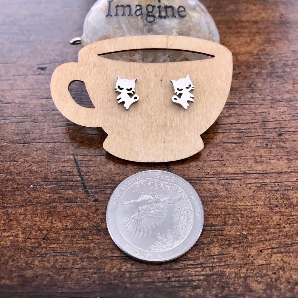 🆕 Kitty Stud Earrings Stainless Steel - Picture 3 of 3